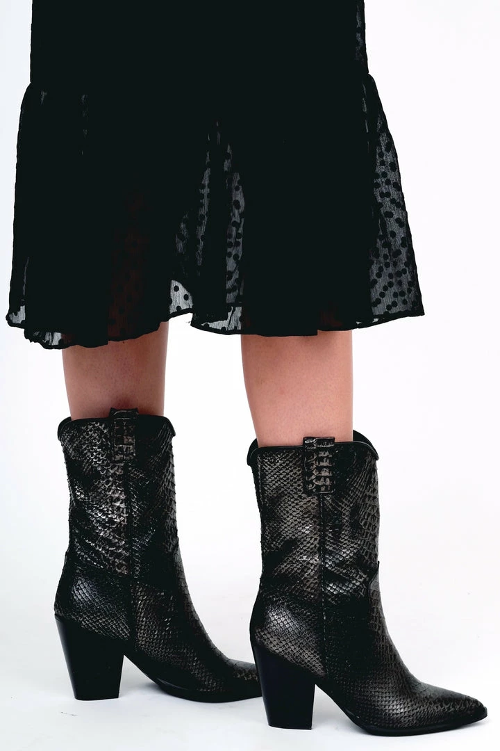 Q2 Black Snake Skin Boots Shoes 6 Q2 Black Snake Skin Boots Shoes