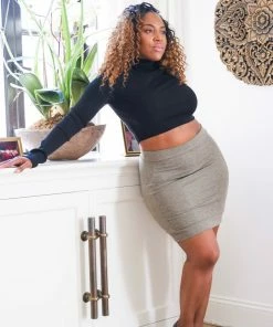 Hera Basics Black Ribbed Turtleneck Cropped Sweater