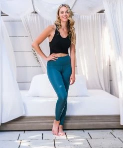 Glyder Black Twist Cropped Tank Activewear