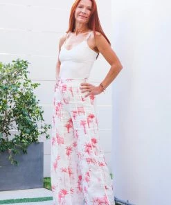 Murmur Basics White Tank Top With Garter Clips