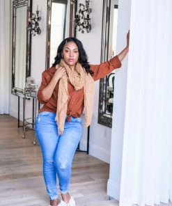 Q2 Caramel Scarf With Gold Stripes