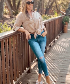 Q2 Bottoms Light Wash Distressed Skinny Jeans