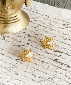 La Sierra Beige Star Earrings